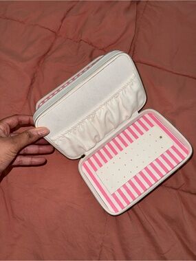 Travel jewelry organizer